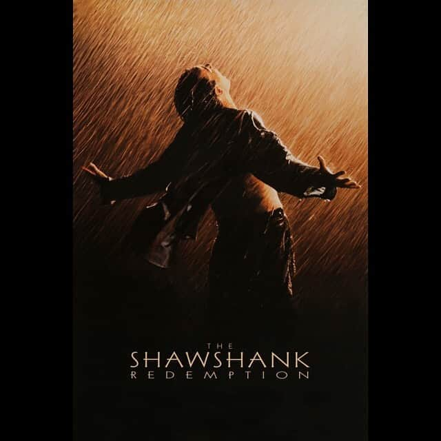 佐津川愛美のインスタグラム：「🎥🏠 #TheShawshankRedemption #ショーシャンクの空に . . おはー！仲間いっぱい嬉しいー😍！！ フェーズ4の楽しみはブラックウィドウです。他の新しいのも勿論たのしみ！！ 昨日は届いた機材を1人で組み立てて、1人でアングル探って、1人でリハのリハして、結構たいへい。 1人好きだけど、1人で撮影は好きじゃない。みんなで同じ現場でお芝居したいなぁ。って言ったって、リモートでお芝居始まったらそれはそれで楽しめるんだけどさ😋 今日も曇りのようです。女子は気圧にやられがちだけど、気分上げて頑張りましょうー！ 気分上げるプレイリストはガーディアンズオブギャラクシーです🦝❤️ . . 雨の映画観れなかったので、先週観たショーシャンクを。正しく雨がポイントでもある作品。長い月日をかけてのあのシーンは雷とともにうぉーーーー！！ってなる。 アンディはブレないし見せないしいつまでもスマート。1番強い。 仲間との信頼を築いていくって大変なことだけど、自然と築かれていった感じも重みだなぁ。 ラストのひき画がもう最高！！」