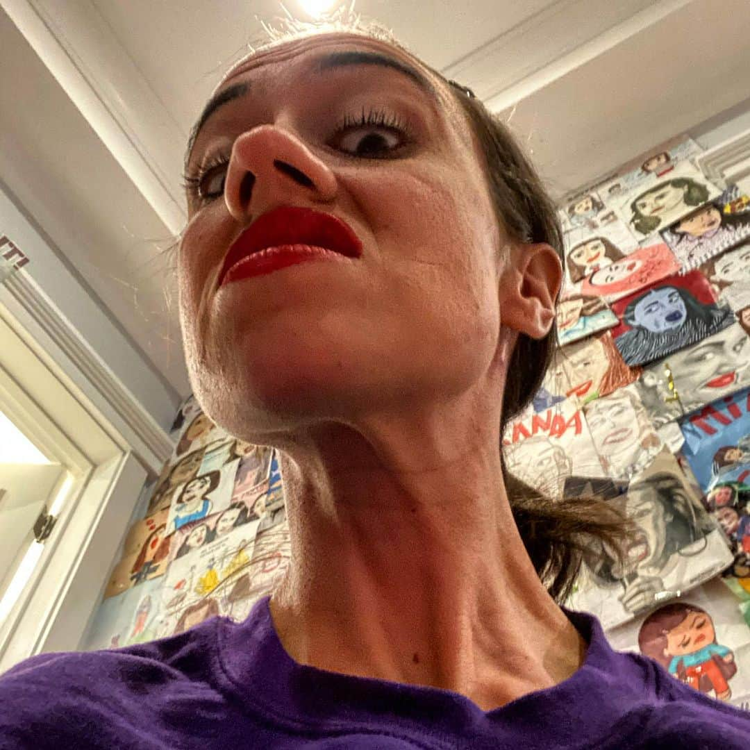 ミランダ・シングスさんのインスタグラム写真 - (ミランダ・シングスInstagram)「been working on streching my neck a」5月20日 12時09分 - mirandasingsofficial