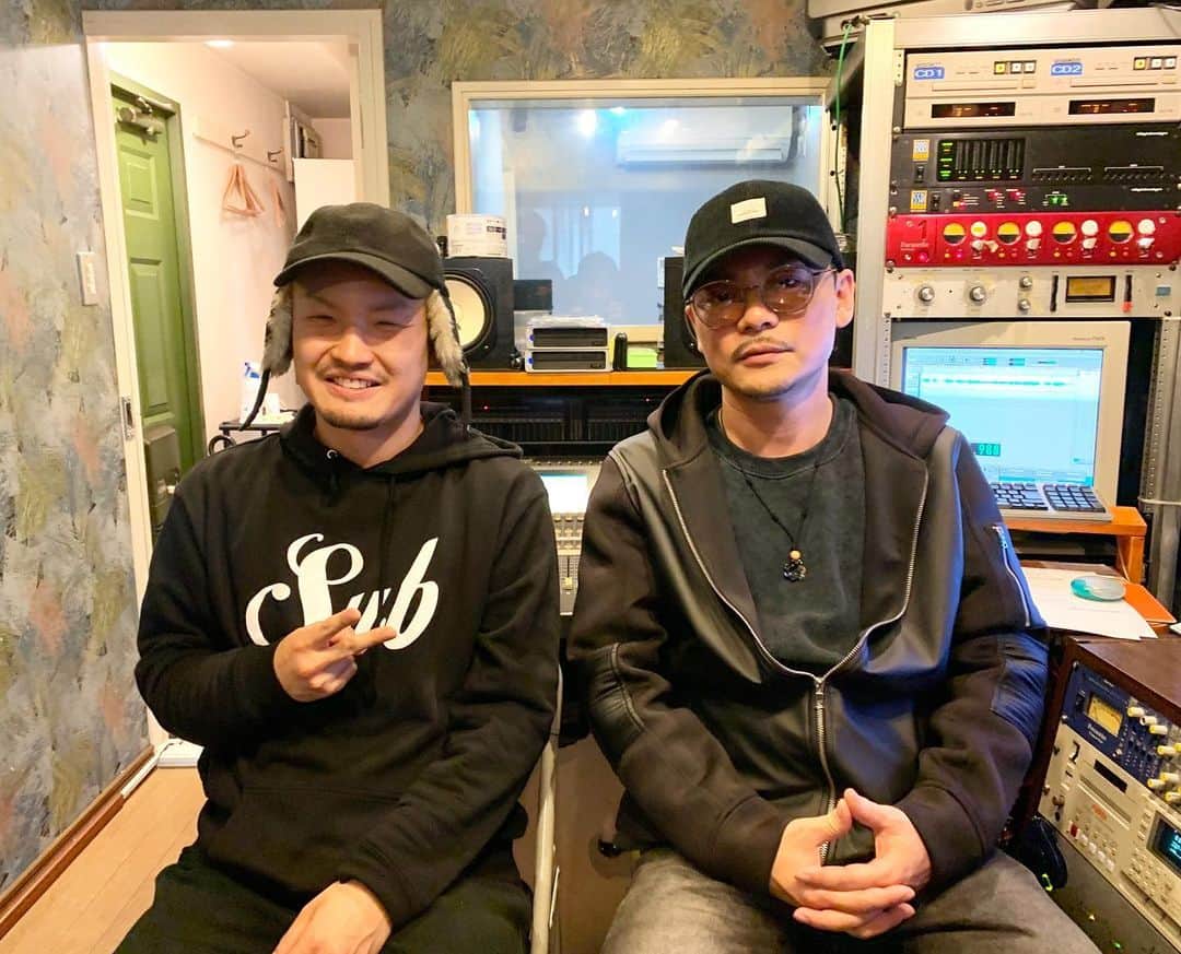SPICY CHOCOLATEのインスタグラム：「✴︎ feat. 輪入道  昭和の香りが残るスタジオで #2代目モンスター と収録🧛🏻‍♂️ #暴走ぱんちらいん #EveryThu #24時〜 #bayfm」