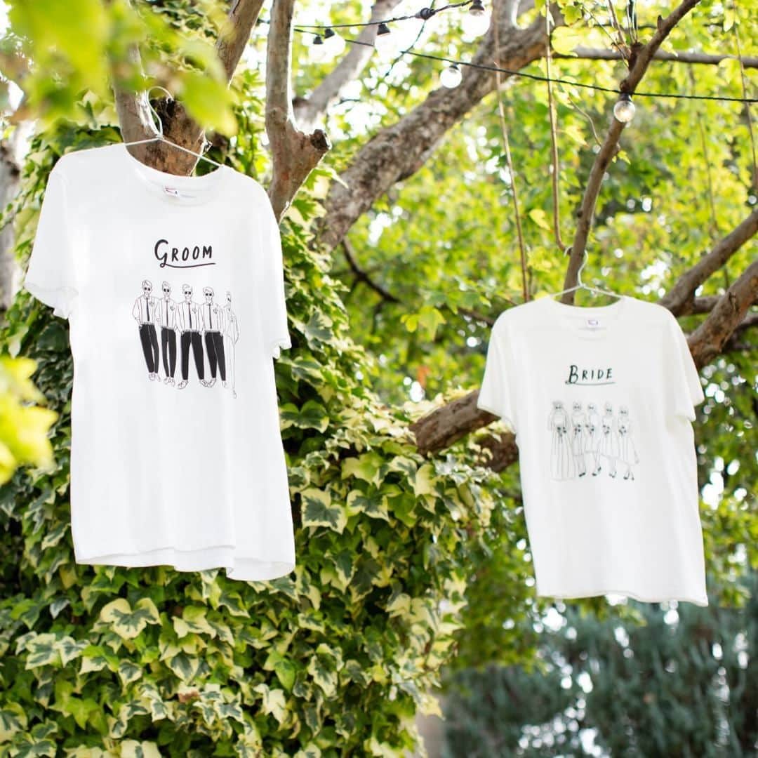 The Sally Garden（ザ サリィガーデン）さんのインスタグラム写真 - (The Sally Garden（ザ サリィガーデン）Instagram)「. . 【DO IT OURSELF③】 〜HIROYUKI & SAEMI〜 . . Groom & Brideと書かれた 可愛い#Tシャツ . . そよ風に揺られながら 大切な#ゲスト をお出迎え。 . . #ウェルカムスペース . . ・。*・。*・。*・。*・。*・。*・ . 🏠公式ホームページは @the_sally_garden のURLから💕 ☞http://sally-garden.jp/ . お気軽にお問い合わせ下さい！ . ． ・。*・。*・。*・。*・。*・。*・ サリィ"５大"おすすめPOINT👰♡ ・。*・。*・。*・。*・。*・。*・ . （１）完全貸切ウエディング🏠💕 . 鮮やかな緑と光が包む。 別荘に友人や家族を招くようにリラックスできる空間 . ┈┈┈┈┈┈┈┈┈┈┈┈┈┈┈┈┈┈┈ （２）360度ゲストを囲むガーデン挙式🌿 . 憧れのガーデン挙式と 人気のラスティックウェディングが叶う . ┈┈┈┈┈┈┈┈┈┈┈┈┈┈┈┈┈┈┈ （３）ゲストの喜びが鍵になる👰🤵✨ . ふたりの想いやイメージを汲み取り、 おもてなしのプロとしてチームサリィが 一丸となり理想のウエディングを創り上げます。 . ┈┈┈┈┈┈┈┈┈┈┈┈┈┈┈┈┈┈┈ （４）笑顔が広がる美食🍽💕 . 幅広い年齢層から支持される美食 お箸で年配ゲストも食べやすい気配りも。 . ┈┈┈┈┈┈┈┈┈┈┈┈┈┈┈┈┈┈┈ （５）アクセス🚘🌟 . 最寄り駅から5分!! 国道50号線付近にあり各方面から訪れやすい。 . ・。*・。*・。*・。*・。*・。*・。*・。*・。*・。*・。*・。 #ザサリィガーデン  #栃木結婚式 #花嫁diyレポ #ラスティックウエディング #ウェルカムスペースアイテム#ウェルカムスペースdiy #ウェルカムスペース装飾 #ウェルカムスペース手作り #ウェルカムスペース準備 #受付装飾 #受付スペース #ペーパーアイテム#ウェディング小物 #ウェディンググッズ #プレ花嫁準備中 #ガーデンウエディング #ナチュラルウエディング #gardenwedding #naturalwedding #プラコレ #Dressy花嫁 #ゼクシィ2020 #2020春婚 #2020夏婚 #2020秋婚 #2020冬婚」5月20日 12時29分 - the_sally_garden