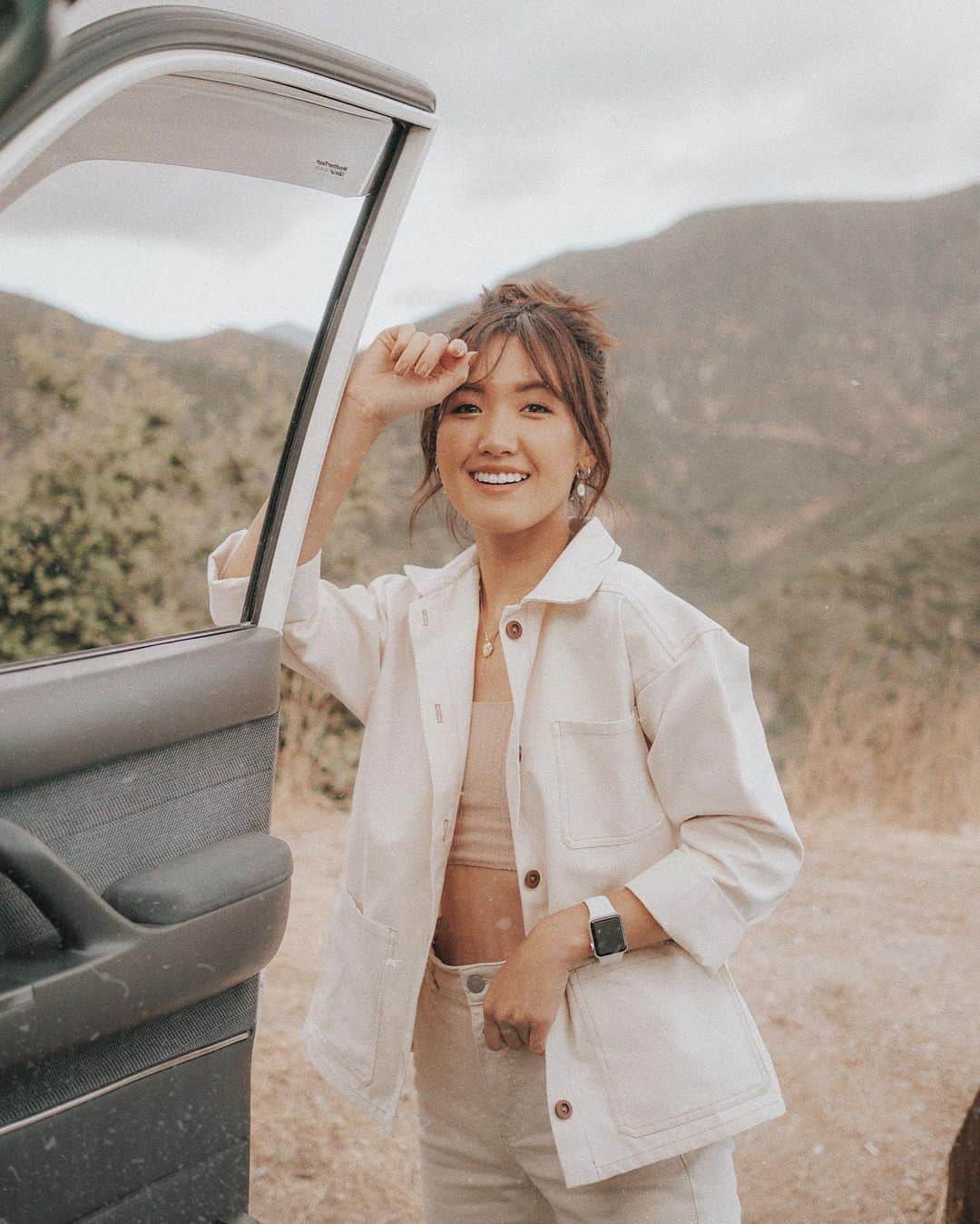 W E Y L I Eのインスタグラム：「Got dressed and took a spontaneous drive to the mountains tonight🌿🏔 In case you missed my stories, @shopwomn Spring Sale is tomorrow May 20 @ 9am PST! If you’ve been eyeing some pieces, don’t miss it because we’re doing up to 40% off ✨ I’m wearing the April jacket in a small.」