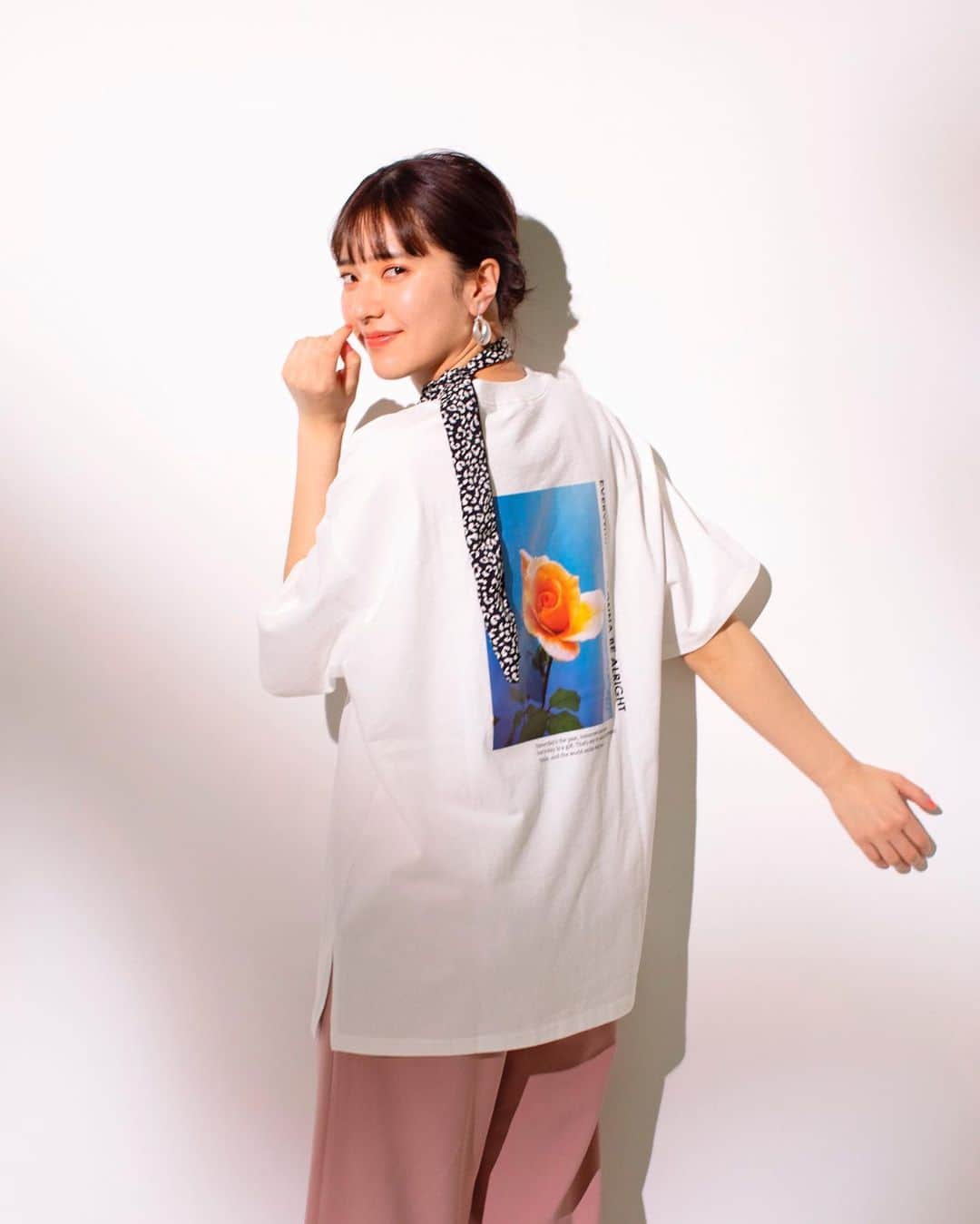 WEGOさんのインスタグラム写真 - (WEGOInstagram)「ㅤㅤㅤㅤㅤㅤㅤㅤㅤㅤㅤㅤㅤ ✔︎photo print big T-shirt ¥2,199(tax in) size:F ✔︎color center press pants ¥2,199(tax in) size:S/M ㅤㅤㅤㅤㅤㅤㅤㅤㅤㅤㅤㅤㅤ @mitoyokota  ㅤㅤㅤㅤㅤㅤㅤㅤㅤㅤㅤㅤㅤ #WEGO #WEGOMagazine #spring #summer #fashion #ladies #レディース #Tシャツ #プリントTシャツ #フラワープリント #花柄 #Tシャツコーデ #カラーパンツ #ピンクパンツ #Tshirt #printtshirt」5月20日 12時35分 - wego_official