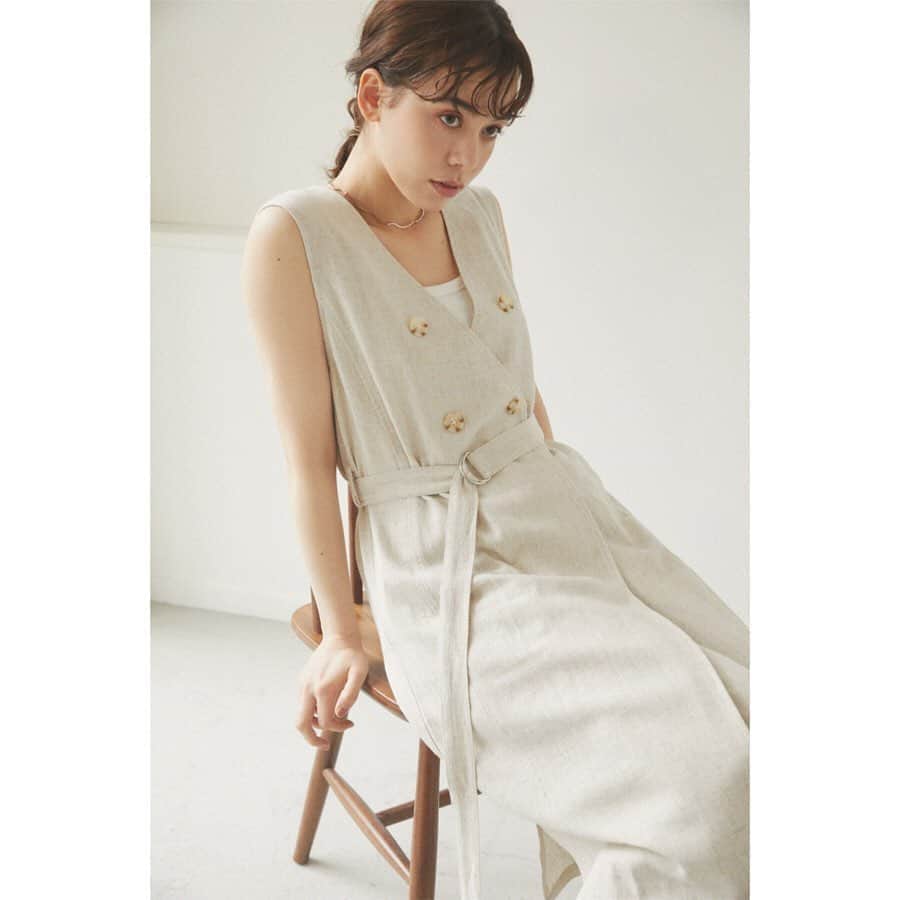 アヴァンリリィのインスタグラム：「RECOMMEND ITEM ㅤㅤㅤㅤㅤㅤㅤㅤㅤㅤㅤㅤㅤ SHEL'TTER WEBSTOREにて発売中🚚 ㅤㅤㅤㅤㅤㅤㅤㅤㅤㅤㅤㅤㅤ ：VEST ロングベスト Price.¥6,990+tax No.180DS130-2210 ㅤㅤㅤㅤㅤㅤㅤㅤㅤㅤㅤㅤㅤ ：INNER アシンメトリーテレコタンク Price.¥2,990+tax No.180DS580-0990 ㅤㅤㅤㅤㅤㅤㅤㅤㅤㅤㅤㅤㅤ ：PANTS イージーパンツ Price.¥5,990+tax No.180DS131-2220  ㅤㅤㅤㅤㅤㅤㅤㅤㅤㅤㅤㅤㅤ ：NECK LACE ウェーブネックレス Price.¥2,490+tax No.180DS856-1520ㅤ ㅤㅤㅤㅤㅤㅤㅤㅤㅤㅤㅤㅤㅤ ：BANGLE  マーブルU字バングル Price.¥2,990+tax No.180DS856-1490 ㅤㅤㅤㅤㅤㅤㅤㅤㅤㅤㅤㅤㅤ ：SHOES スクエアトングミュール Price.¥5,990+tax No.180DS655-2420ㅤㅤㅤㅤㅤㅤ  画像をタップで商品詳細をご覧いただけます🔍 _______________________________________________________ #AVANLILY #アヴァンリリィ」