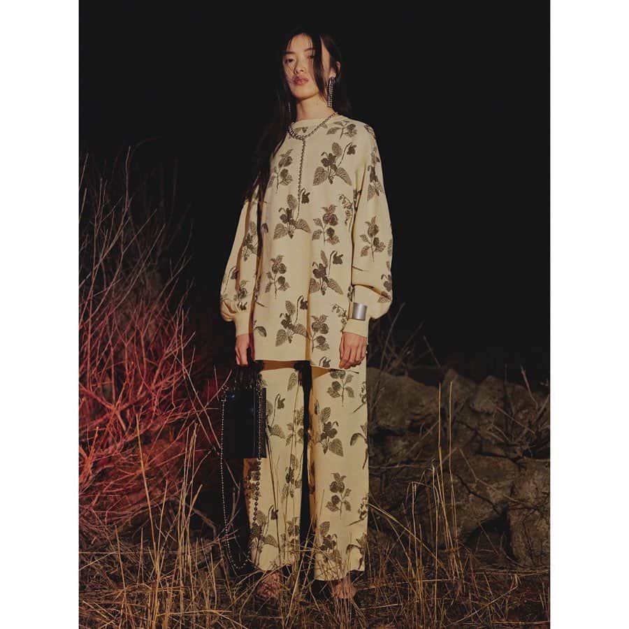 Ameri vintageさんのインスタグラム写真 - (Ameri vintageInstagram)「PRE ORDER of 2020A/W . ROTY LACE UP OVER KNIT ROTY EASY KNIT PANTS . There are many other pre-order items. Check the pages of Coming Soon on our online!! . ------------------------------------ ONLINE STORE. 05.21(thu.)12:00-05.25(mon.)13:00. ------------------------------------ . #ameri #amerivintage #shopping #fashion #japan」5月20日 13時28分 - amerivintage