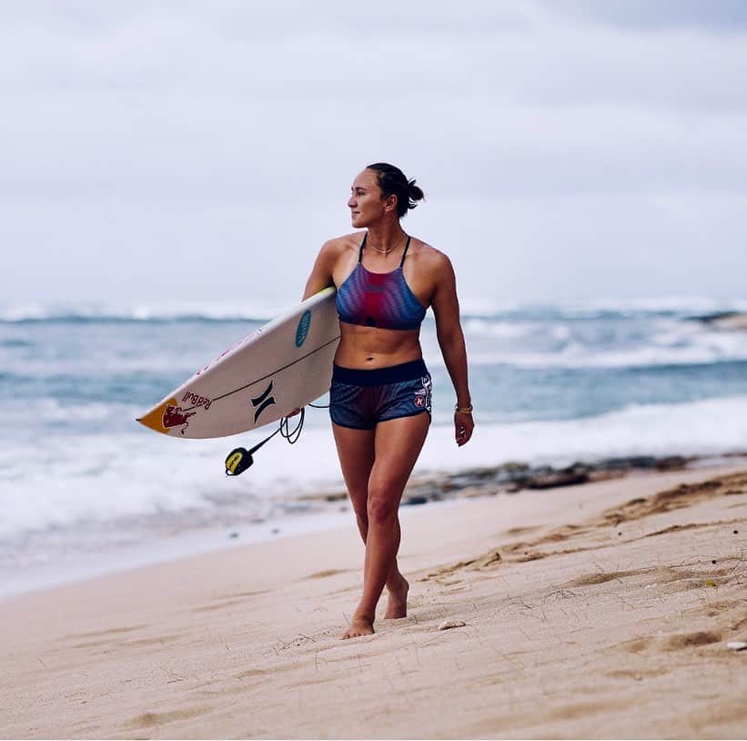 カリッサ・ムーアのインスタグラム：「The new USA Collection from @hurley is rad! I was so excited to wear the first sample pair of USA shorts on finals day when I won my 4th @wsl World Title and qualified in Maui! Great memories made and ready for more! Get yours at hurley.com ❤️」