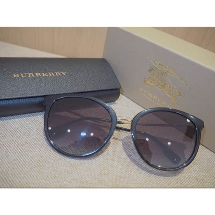 白井璃緒さんのインスタグラム写真 - (白井璃緒Instagram)「#sunglasses  #burberry」5月20日 15時17分 - rio_shirai