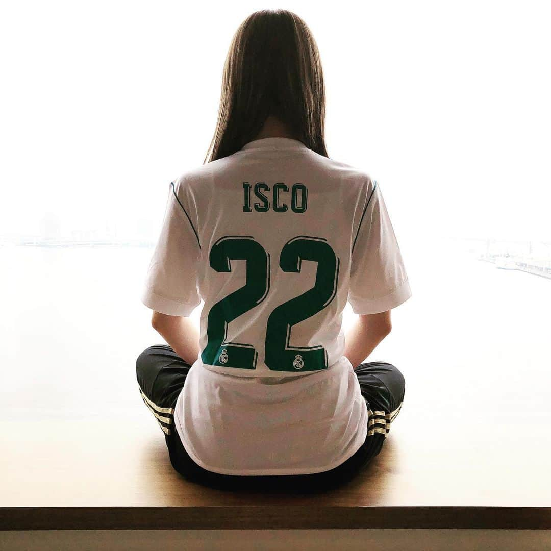 SHO-NOさんのインスタグラム写真 - (SHO-NOInstagram)「前回の答えは イスコでした😚💓 . . #Answer #isco #iscoalarcon  #realmadrid #madridista #madridistagirl #halamadrid #EA #fifa20 #easports #adidasfootball #adidas #ユニフォーム女子 #レアルマドリード #マドリディスタ #ユニフォーム」5月20日 15時18分 - shono.contact