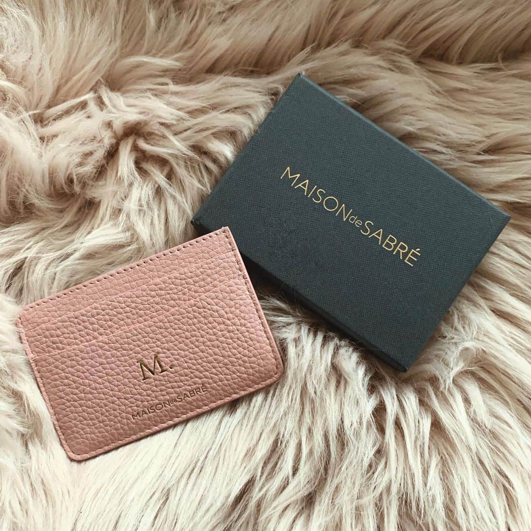 のインスタグラム：「. @maisondesabre の #カードケース ❤︎ ほんと可愛い🥺💗 「M.」っていれてもらった‼︎ . #maisondesabre #メゾンドサブレ」