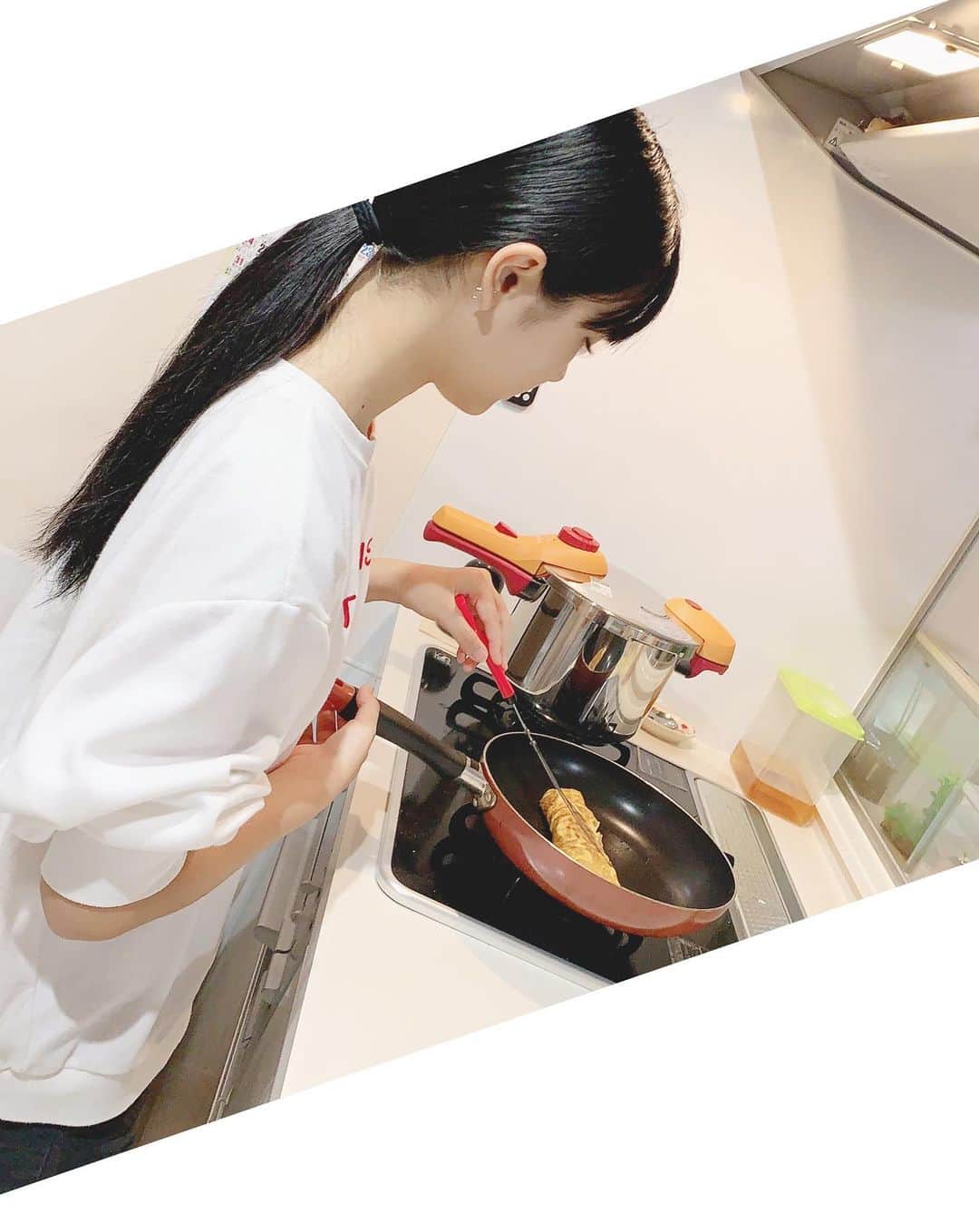 上原ゆなのインスタグラム：「﻿ 家庭科の宿題✏️﻿ ﻿ 👩🏻‍🍳郷土料理作り(沖縄そば)﻿ 👩🏻‍🍳お弁当作り﻿ ﻿ 個人的に盛り付けが1番難しい💦﻿ お母さんいつもありがとうございます😊✨﻿ ﻿ ﻿ ﻿ #沖縄 #okinawa #中学生 #中2 #オススメ﻿ #沖縄そば #お弁当 #ありがとう #感謝」