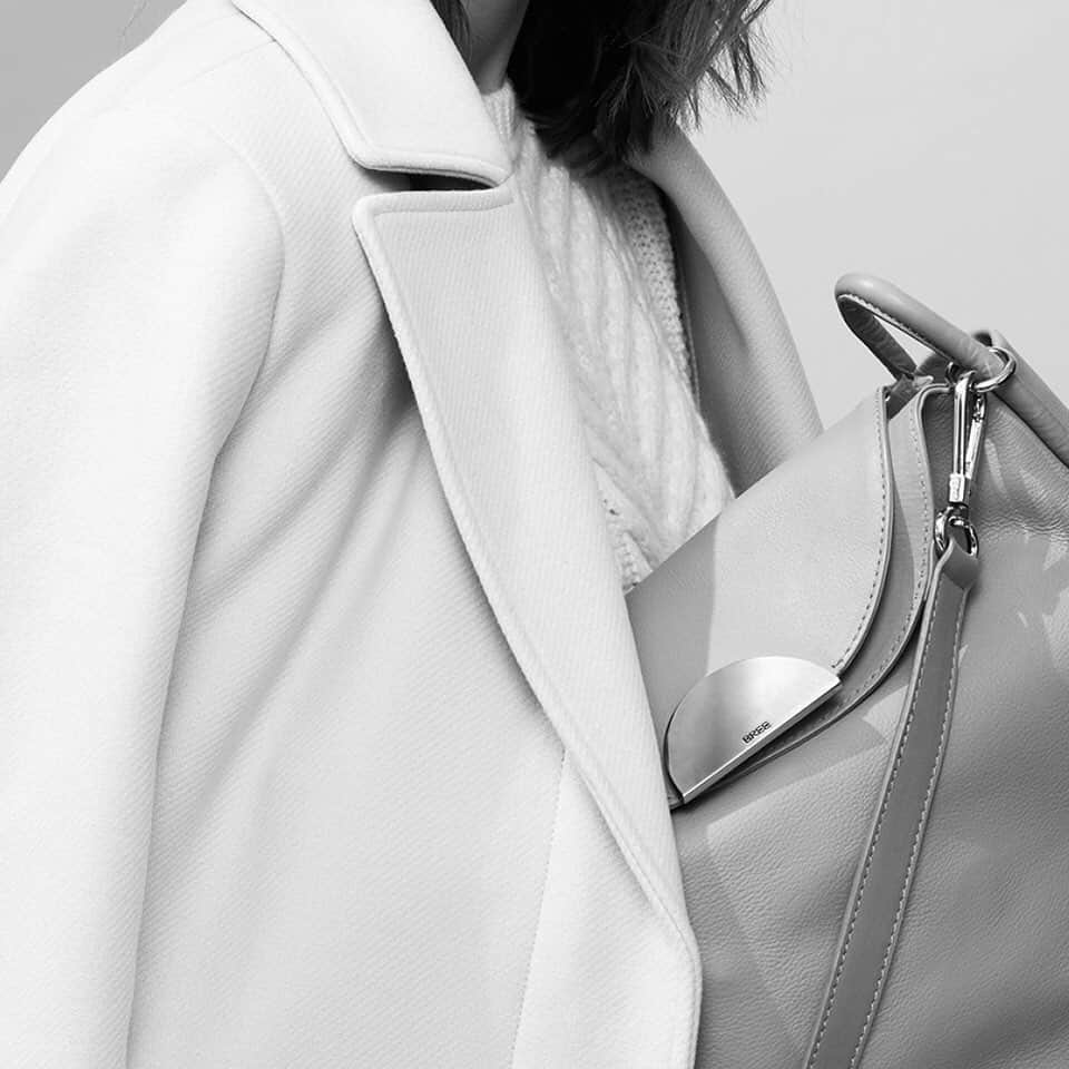 ブリーのインスタグラム：「Always recognizable: Our PIPPA with its crescent shaped metal plate. . . . #breesince1970 #madetomakeadifference #breevolution #handbags #leatherbags #purequality #purefashion」