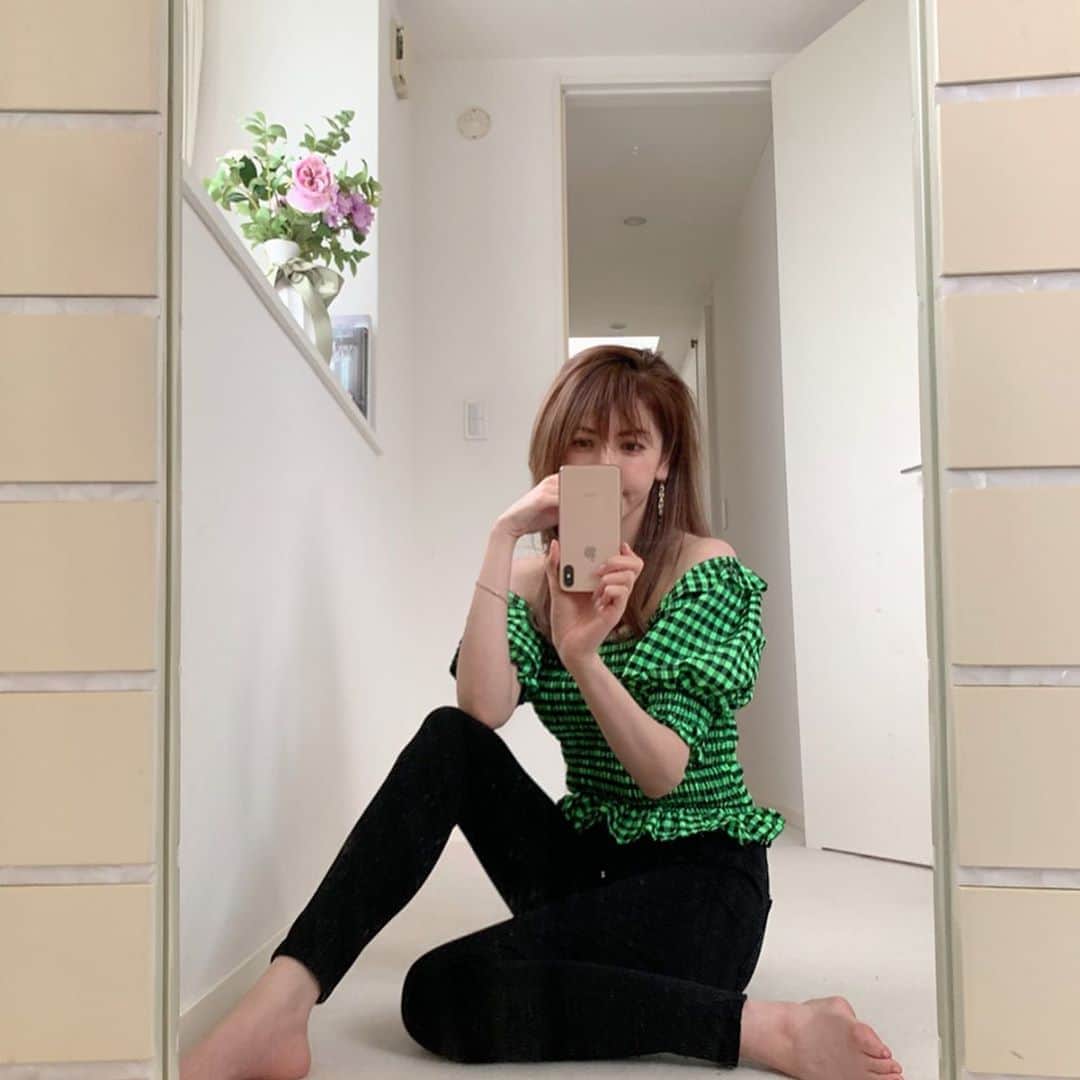 美香さんのインスタグラム写真 - (美香Instagram)「前髪切ってみました💚 …うーん あとでもう少し切ろうかなぁ🤔」5月20日 16時18分 - mikaofficial99