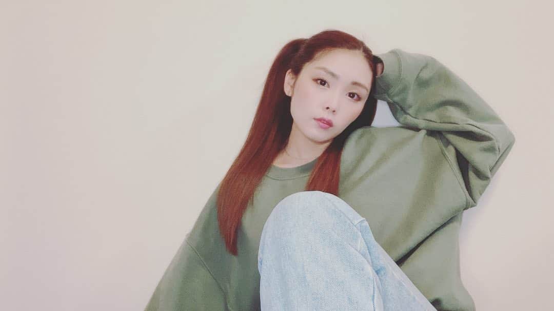 青海のインスタグラム：「水着になる前の仮撮り。 リングライトいい仕事してくれてる！！！ #グラビア #グラドル #グラビアアイドル #costume #コスチューム #モデル #model #撮影 #gravure #Japan #japanese #japanesegirl  #水着 #Bikini #girl #コロナに負けるな #グラビアチャレンジ」