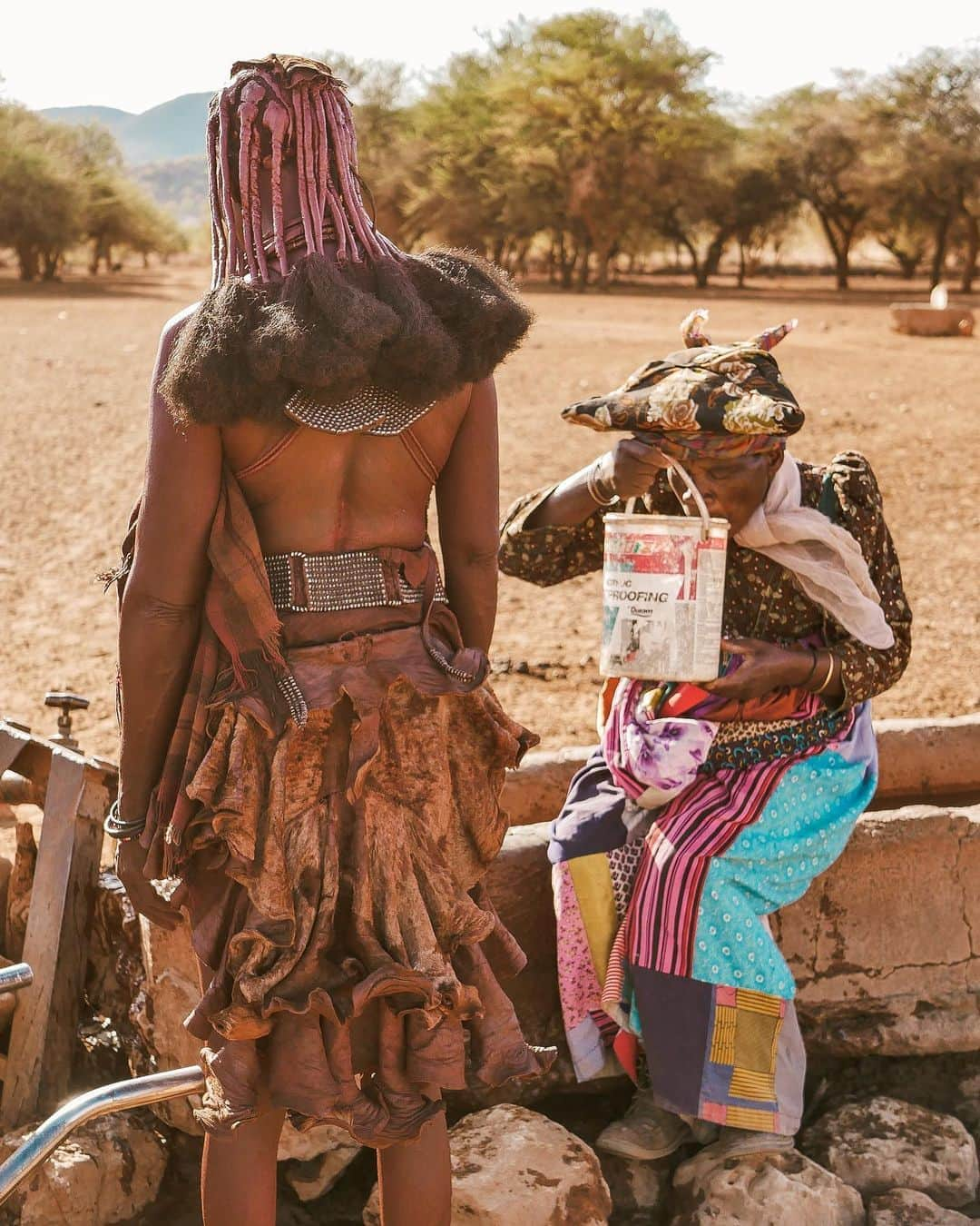 羽石杏奈さんのインスタグラム写真 - (羽石杏奈Instagram)「Some of my memories from a camping night at himba village in Namibia last year🇳🇦 去年の冬に、アフリカ大陸のナミビアで民族の村を訪れたときの写真✴︎ . 人生の中で間違いなく最も思い出深い時間のひとつだった、村での1泊2日。美しくて、貴重で、学ぶことが本当に多かった👏 またいつか必ず！訪れたい場所😌♡ #やっぱり好きな写真なので再投稿 photo in #namibia #namibia🇳🇦 #opuwo #himba #himbatribe #camping」5月20日 16時20分 - hawaiianna913