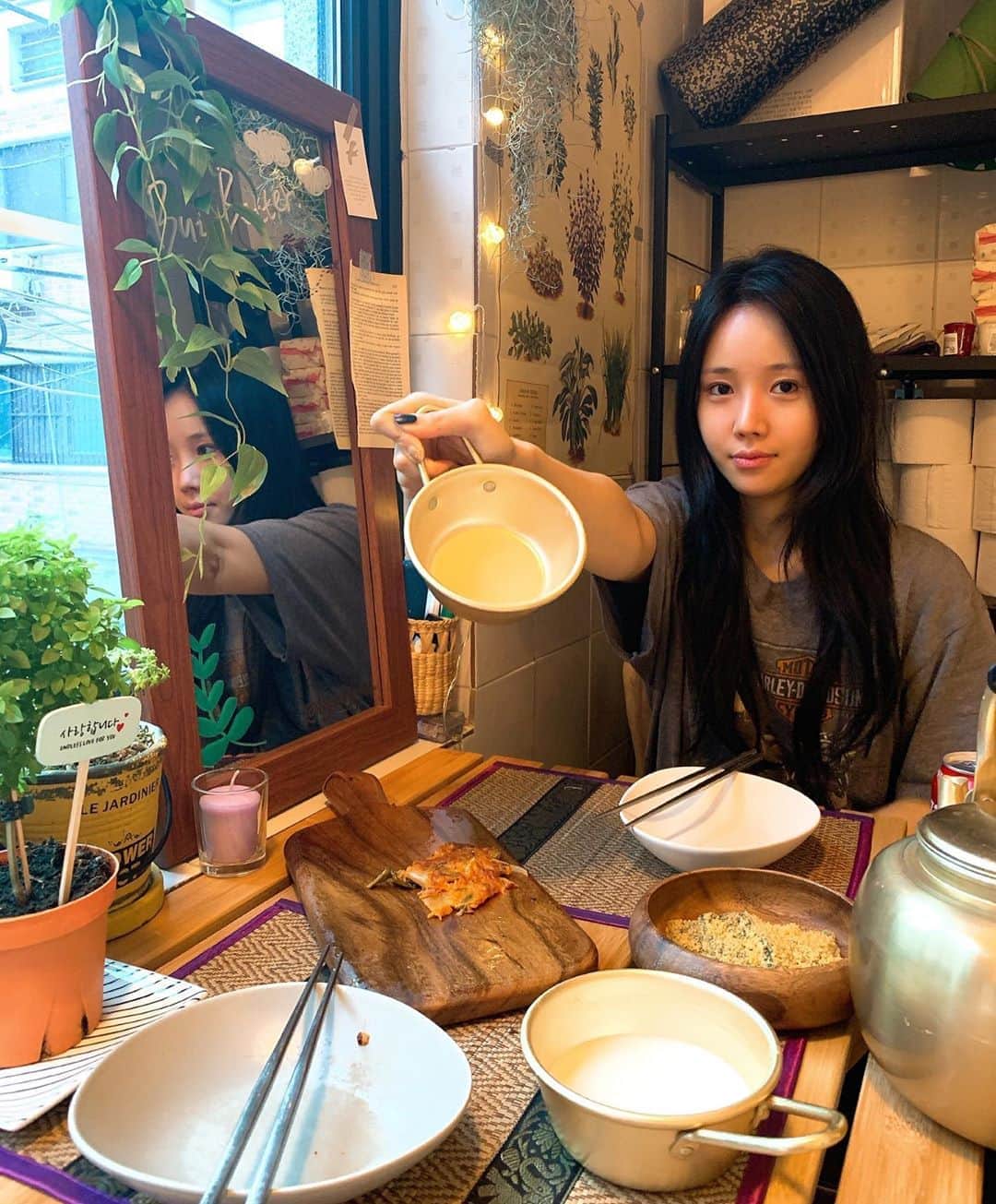 のインスタグラム：「잠실동 백캐리표 #김치전 막걸리 마시기 딱 좋은 날씨 분명 비 온댔는데  훗 @hyoverjoyed」