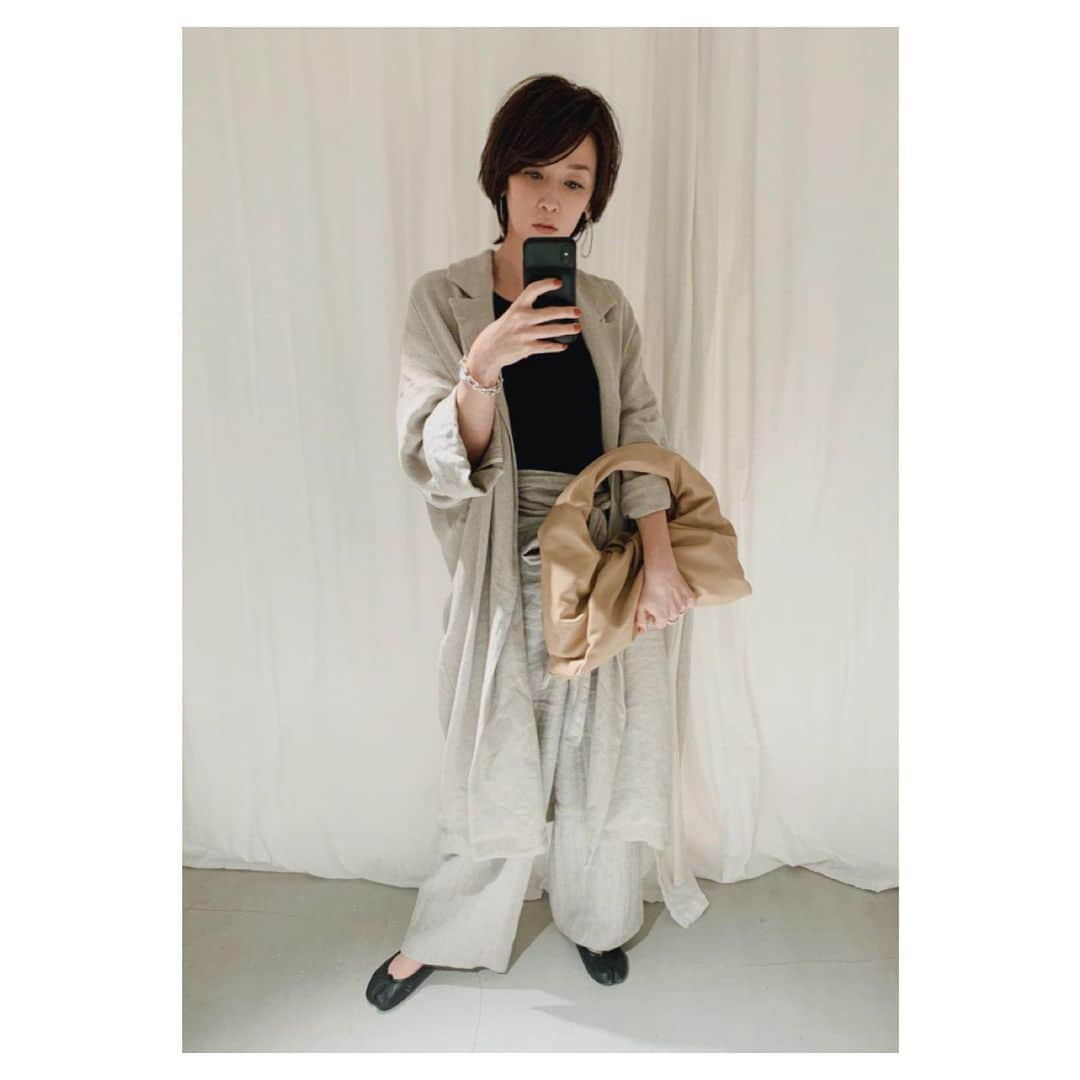 辺見えみりさんのインスタグラム写真 - (辺見えみりInstagram)「OUTERSUNSETのss linen coatと、去年のHerringbone wrap pantsをセットアップ風に」5月20日 16時44分 - emiri_hemmi