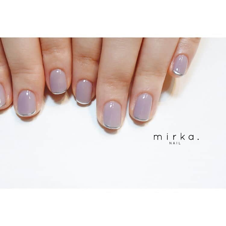 mirka. NAIL(ミルカネイル)さんのインスタグラム写真 - (mirka. NAIL(ミルカネイル)Instagram)「lavender✳︎﻿ ﻿ ﻿ くすんだラベンダーにシルバーのラインを入れて﻿ 可愛すぎないように◎﻿ ﻿ ﻿ #mirkanail#nail#nails#nailart#naildesign﻿ #ショートネイル#ネイルアート#ネイルデザイン#ネイル#フラワーネイル#大人ネイル#オフィスネイル」5月20日 16時50分 - mirka.nail