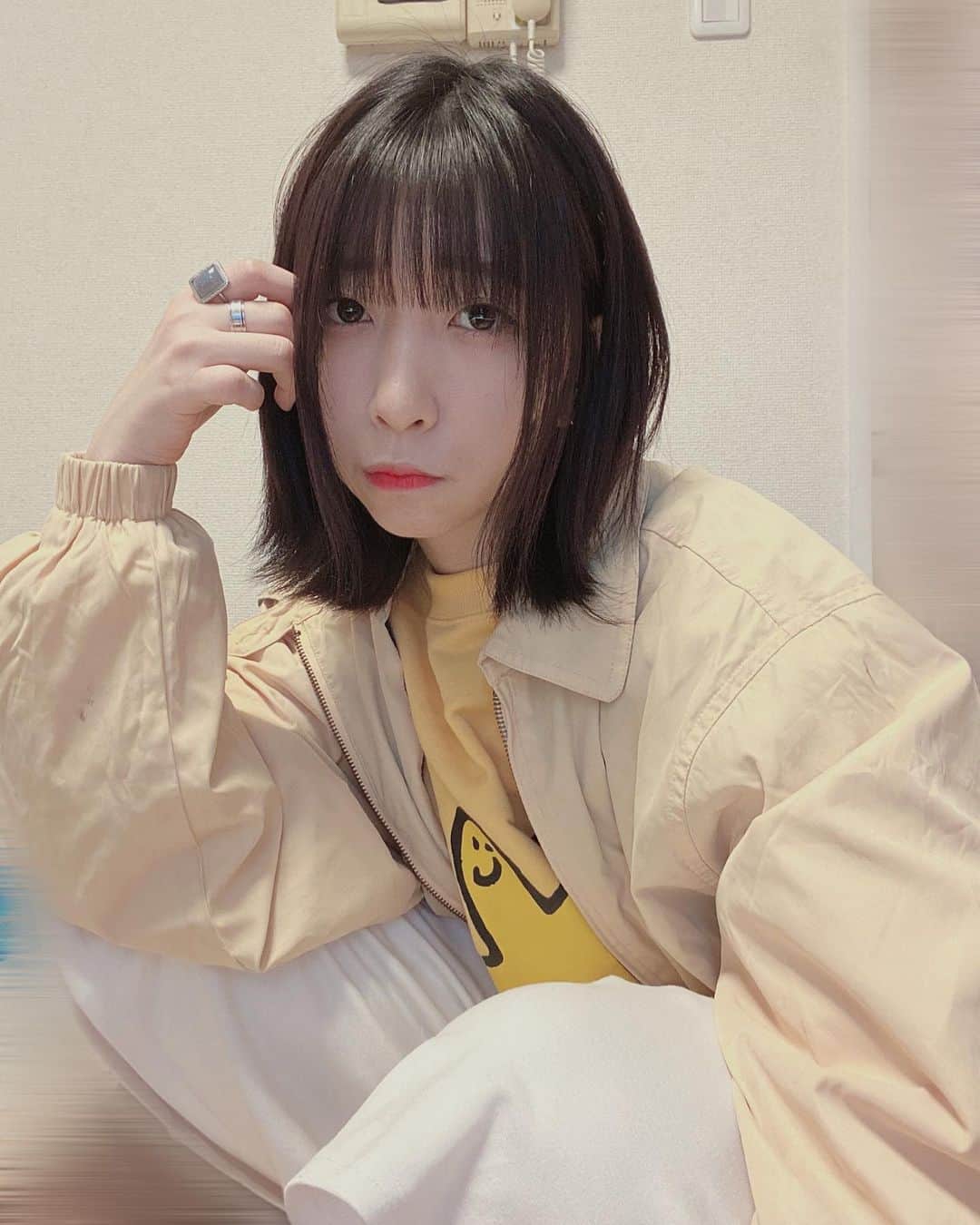佐藤梨菜のインスタグラム：「写真の周り白くするの飽きたし 髪の毛も色落ちて飽きた 飽き性な私も好きですかね？それとも飽きちゃった？  #FEAM #idol #飽き性 #いいね #コメント #待ってる　#좋아요 #좋아요환영 #팔로우미」