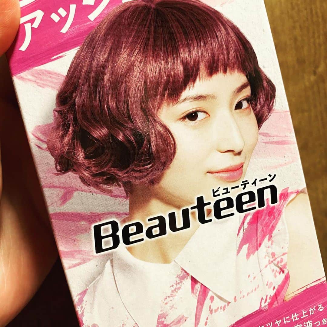 西田さおりさんのインスタグラム写真 - (西田さおりInstagram)「髪の毛ピンクにしてやりました。 化粧も久々にがっつり してやりました。 ありがとうございます。 . . #毛染め #染めすぎて親引いてた #もうハゲている」5月20日 17時03分 - saori19950108