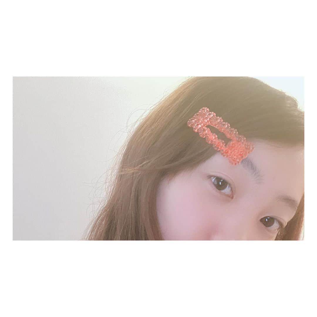 小原好美さんのインスタグラム写真 - (小原好美Instagram)「前髪が伸びてきました。 レトロな可愛いピンで留めて気分を上げています(●´ー｀●) ふふふん。  #前髪がはねてる #最近ピン留め集めしています #コメントありがとうございます」5月20日 17時08分 - konomi_kohara0628