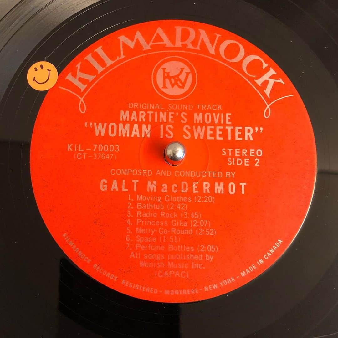 MUROさんのインスタグラム写真 - (MUROInstagram)「バスタの㊗️誕生日に聴く GALT MacDERMOT このレコードのジャケットも 何となく森林(もり)を感じる🌲 #1969 #kilmarnockrecords  #originalsoundtrack  #womanissweeter  #galtmacdermot #space」5月20日 17時11分 - dj_muro