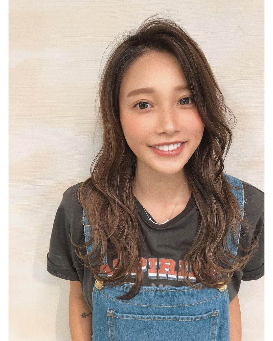 馬詰まほさんのインスタグラム写真 - (馬詰まほInstagram)「𝙉𝙚𝙬 𝙘𝙤𝙡𝙤𝙧 💇🏽‍♀️ 安心して過ごせた時間でした。 本当に色々と一安心すぎて✨ しばらく、美容院行けないのを見越して暗くしたよ☺︎︎ 毛先も整えてもらった♥︎ みんなストーリーたくさん反応くれてありがとう！ （3枚目は無加工なので参考までに） 本当にいつも感謝です🍒 @ankhcross_omotesando / @mahon2525」5月20日 17時21分 - mahorin.1993