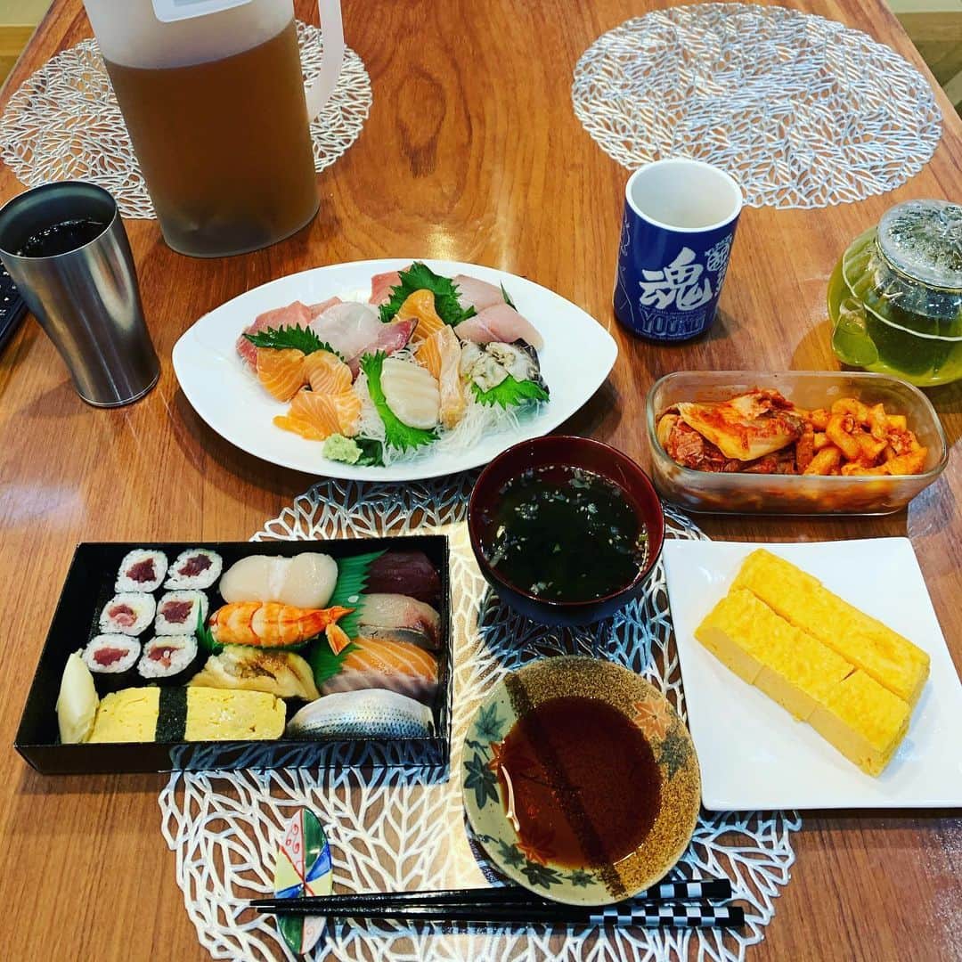 金村義明さんのインスタグラム写真 - (金村義明Instagram)「早い夕食！ノンアルコールデー 今日は寒かったなぁ〜 #クソコロナええ加減にせぇ  #1日も早く終息しますように  #1日も早く特効薬を #医療従事者の方々に感謝  #保健所の皆様に感謝です  #保育士介護士の方々に感謝  #やまない雨はない  #明けない夜はない  #必ず朝は来る」5月20日 17時33分 - yoshiaki_kanemura