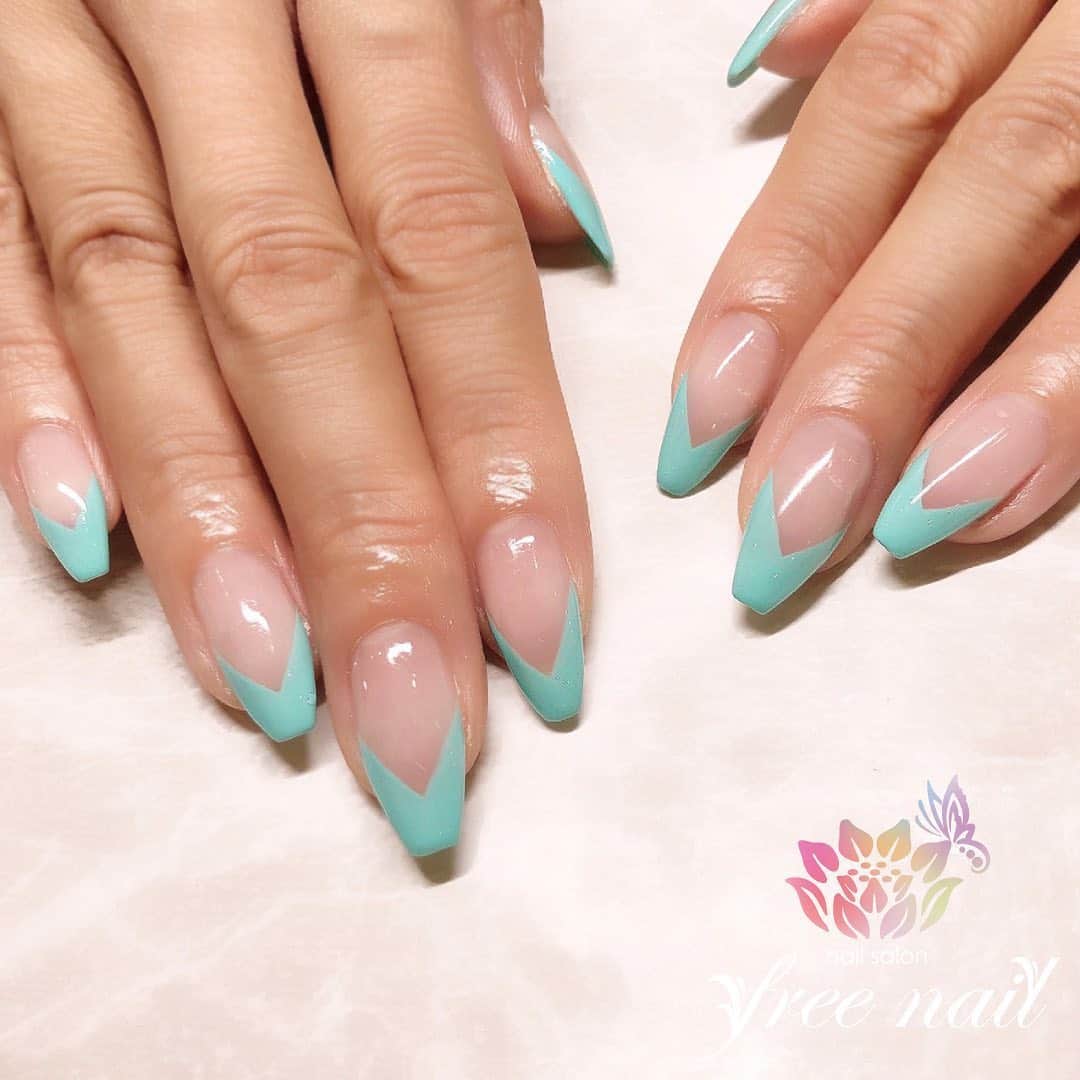 free nail フリーネイルのインスタグラム：「. お客様ネイル💅🏻🍏 . デザインフレンチネイル🌜 . 夏っぽい元気なカラーで🐬💗 . ご来店ありがとうございました🙇🏻‍♀️🙇🏻‍♀️🙇🏻‍♀️💗 . #ネイルアート #ジェルネイル #ネイルサロン #大阪ネイルサロン #ネイルデザイン #ネイルチェンジ #フレンチネイル #デザインフレンチ #vフレンチ #ブルーネイル #ピンクネイル #シンプルネイル #大人ネイル #デザインネイル #トレンドネイル #ロングネイル #スクエアネイル #夏ネイル #summernails #nailsart #nailsdid #美甲 #日式美甲 #日式美甲胶 #日本美甲师 #日本美甲老师 #美甲上课 #日本胶 #フリーネイル #freenail」