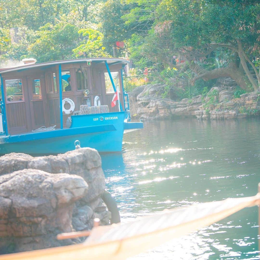 東京ディズニーリゾートさんのインスタグラム写真 - (東京ディズニーリゾートInstagram)「Enjoy a leisurely voyage aboard a steamer. のどかな船旅へ🌟 #disneyseatransitsteamerline #transitsteamerline #mediterraneanharbor #tokyodisneysea #tokyodisneyresort#ディズニーシートランジットスチーマーライン #トランジットスチーマーライン #メディテレーニアンハーバー #東京ディズニーシー #東京ディズニーリゾート」6月4日 12時22分 - tokyodisneyresort_official