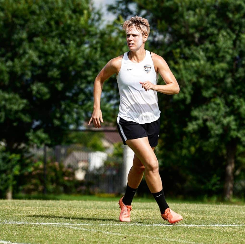 のインスタグラム：「Workin' . . #Nike  #Preseason #NWSL #houstondash  #nikewomen  #nikefootball」