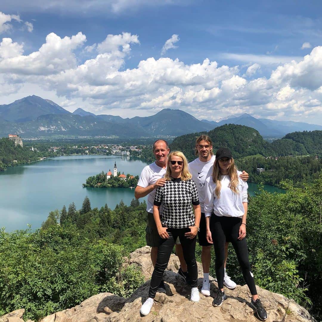 レネ・クルヒンのインスタグラム：「Beautiful Slovenia❤️」