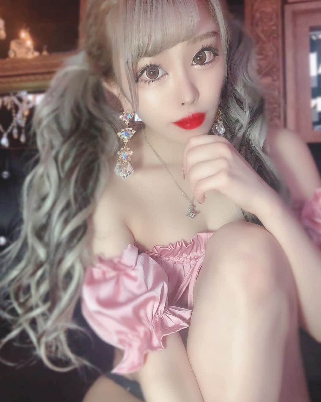 あんじゅのインスタグラム：「♡ ． 今日はお休みいただいてます☺️✌🏻 ． 最近有難いことにぐっすり眠れるので、とことん寝付くしたいと思います☺️💓てへへ ． ．  #Burlesque #バーレスク #バーレスク東京 #大阪 #バーレスク大阪 #北新地 #ミナミ #キャバクラ #ホスト #歌舞伎町 #ダンサー #Japanesegirl #自発ください  #ロリ顔 #グラビア  #ピンクベージュ #ギャル #加工厨 #量産型 #太もも #むちむち #低身長女子 #雰囲気詐欺 #雰囲気好きな人いいね #自撮り界隈  #1mmでもいいなと思ったらいいね #被写体  #ツインテール #ツインテールアレンジ #ガンメッシュ」