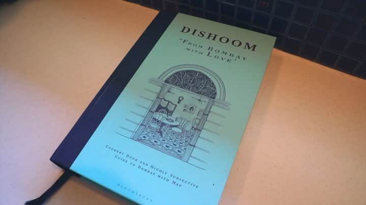 のインスタグラム：「Mental health break. Dishoom’s Chicken Ruby by the book. Apparently “grill” translated to American is “broil”. And “broil” everywhere else probably means a what happens to your skin  if you fall asleep outside your tent at a festival. #dishoom」