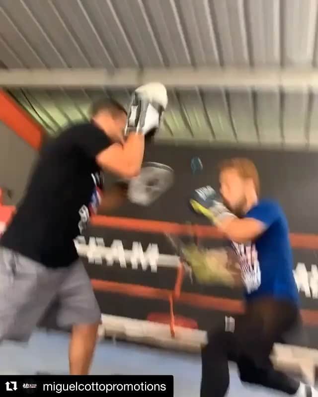 のインスタグラム：「👀🔥🔥👀 #Repost @miguelcottopromotions ・・・ Primero ...🥇Oro Panamericano, Ahora... camino a conquistar las 108 lbs. @oscar_manuel23 indico que cogerá las cosas donde las dejo y aquí prueba de esto #BeastMode #ElPupilo @goldenboy @realmiguelacotto」