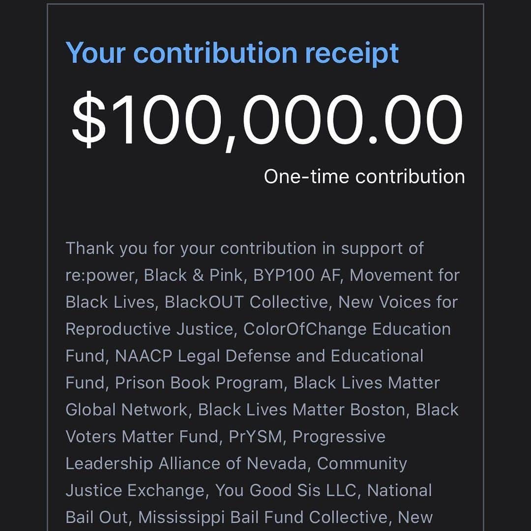 シーアさんのインスタグラム写真 - (シーアInstagram)「Who wants to match my $100,000 donation?! Please reshare! Send pics of your donation and I’ll reshare! Link in bio! #blacklivesmatter #bailfund」6月4日 4時55分 - siamusic
