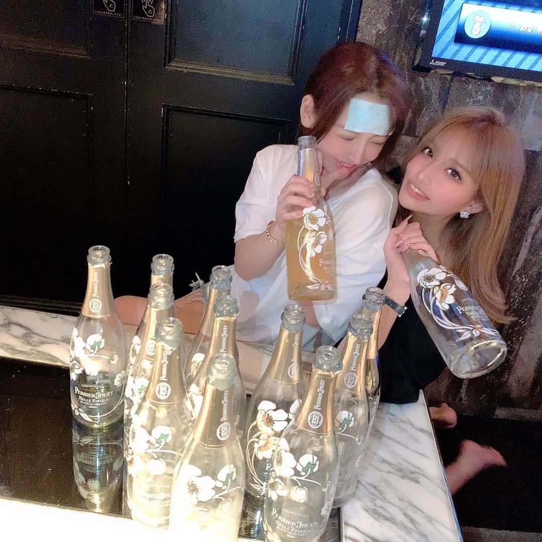 れみのインスタグラム：「復帰早々嬉しすぎる…😭 一晩でブランドブランこんなに飲んだの初めて🤣💓 ノアも一緒に来てくれてありがとう✨✨ 久しぶりに会えてめっちゃ嬉しかったなぁ🌼✨✨💓」