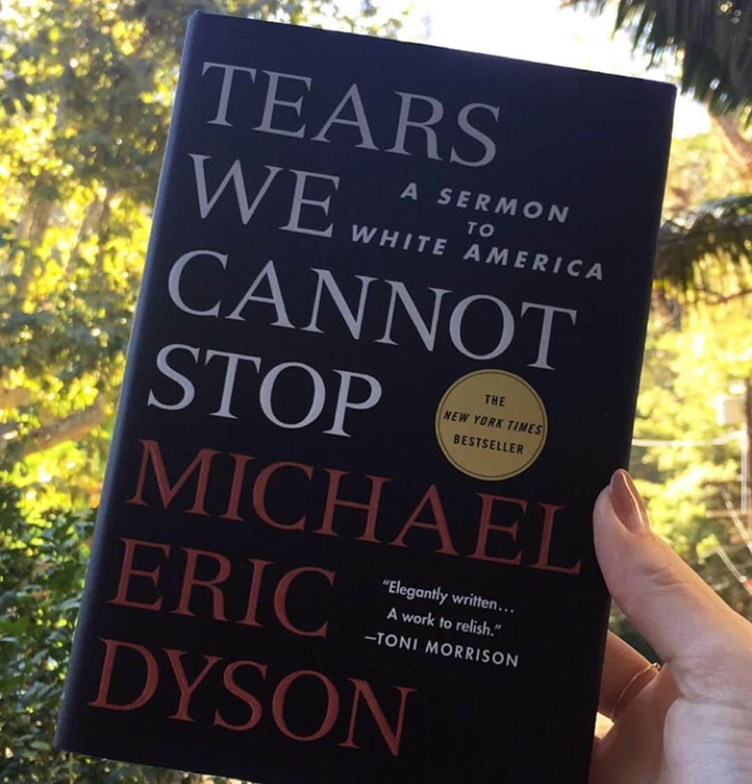 ミンカ・ケリーさんのインスタグラム写真 - (ミンカ・ケリーInstagram)「Reposting this from a couple years ago (hence the pre-pandemic gel mani). A very important and illuminating read. Really great to hear @michaelericdyson’s words from his own voice if audio-books are your thing.  #amplifymelanatedvoices」6月4日 5時11分 - minkakelly