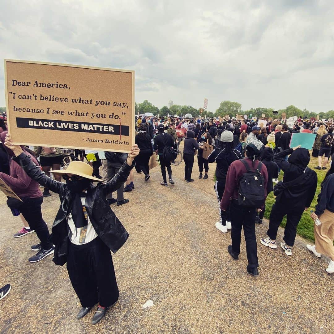 ゾーイ・クラヴィッツさんのインスタグラム写真 - (ゾーイ・クラヴィッツInstagram)「GO HEAD LONDON. #blacklivesmatter」6月4日 5時37分 - zoeisabellakravitz