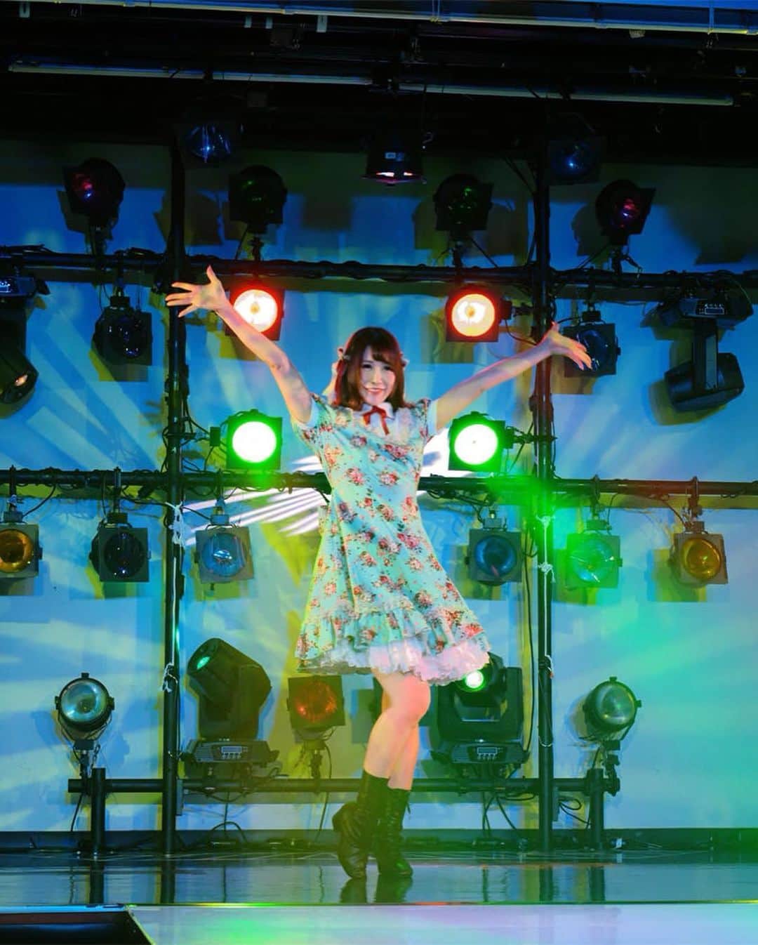 小峰みこさんのインスタグラム写真 - (小峰みこInstagram)「. 5/30のライブ撮影会最終日のお写真…♡ きれいに撮っていただいてありがとうございます😌 これは一生の思い出🍀 (撮影者様側、劇場側掲載許可済) . #川崎ロック座 #LIVE撮影会 #脱衣舞 #拍照 #촬영 #strip #dance #japanesegirl #love #指はーと」6月4日 6時27分 - mico_19911201