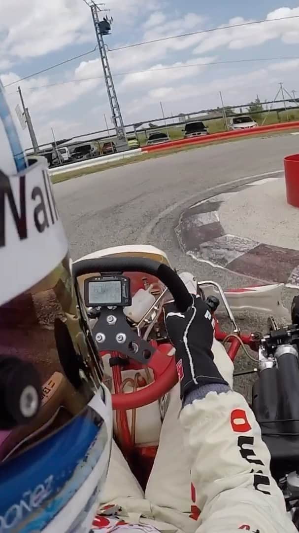 のインスタグラム：「@kartingangelburgueno」