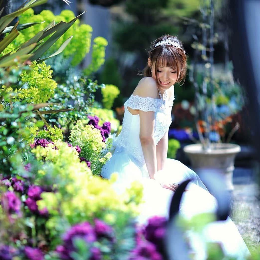 舘林佳史のインスタグラム：「おとぎの国のウエディングフォト👸✨﻿ ﻿ Model:Ayano﻿ ﻿ 誰でも物語の主人公になれる﻿ をキャッチコピーに‼︎﻿ ﻿ ドラマや映画の物語のワンシーンの様な📽﻿ ﻿ ✨DramaticStoryPhot✨﻿ ﻿ と言う名前で活動作品作りをしています☘️﻿ ﻿ 大好評のドラマティックフォトのご依頼はこのクオリティーで！﻿ ﻿ 30000円〜(ほぼ諸経費)✨﻿ ﻿ で受け賜わっています)^o^( ．﻿ 素敵な作品を一緒に作りたい！﻿ ﻿ コラボレーションしたい 美容師さん💕﻿ メイクアップアーティストさん 💕﻿ 服飾デザイナーさん💕﻿ クリエイターさんも随時募集中です✨﻿ ﻿ お姫様になりたい👸﻿ 物語の主人公になってみませんか^ ^⁉︎﻿ ﻿ たった一枚の写真で人生が変わる☘️﻿ ﻿ ﻿ 作品作り体験モデルに興味がある方 😊﻿ ﻿ ◎ドラマティックフォト依頼 ﻿ ◎撮影依頼﻿ ◎体験モデル募集﻿ ﻿ ①お名前﻿ ②地域﻿ ③年齢﻿ ④身長﻿ ⑤LINE ID﻿ ⑥応募理由やお問い合わせ内容﻿ ⑦最近の髪型スタイルの分かる写真をDMまたはメール下さい✨📩﻿ ．﻿ ．﻿ 記念撮影 ﻿ 成人式 ﻿ コンポジ﻿ スチール﻿ Book作り ﻿ モデル宣材撮影 ﻿ プロフィール撮影 ﻿ サロンモデル撮影 ﻿ ブライダルフォト﻿ ドレスロケーションフォト ﻿ 写真集﻿ ．﻿ 等撮影のご依頼何でもお気軽にお問い合わせDM下さい✨📩﻿ ．﻿ ༚┈❁┈༚༝༝༚┈❁┈༚༝༝༚┈❁┈༚༝༝༚┈❁┈ ༚༝༝༚┈❁┈﻿ ． 【掲載モデル個撮紹介】﻿ 掲載モデルを撮ってみたいと思った事はありませんか^ ^⁉️﻿ .﻿ 掲載モデルさんをご紹介出来るようになりました❣️﻿ .﻿ ✅ポートレート撮影をやってみたいけどモデルモデルが見つからない。﻿ ✅モデルと一対一でポートレート撮影したい。﻿ ✅撮影会だと撮りたい構図の写真が撮れない。﻿ ✅モデル2人でツイン撮影したい。﻿ ✅友達のカメラマンと一緒にモデルを撮りたい。﻿ ✅モデルとメイクさんを呼んで作品作りをしたい。﻿ ✅スタジオで個撮したい。﻿ ✅海や山で撮影したい。﻿ ✅水着撮影したい。﻿ ✅仕事帰りに撮影したい。﻿ ✅夜景やネオンで撮りたい。﻿ ✅フォトコンにチャレンジしたい。﻿ ✅美容院スタイリストの作品作りコンテストモデル探しや撮影をしたい。カメラマンも探している。﻿ ✅プロのフォトグラファーを 目指している。﻿ ✅プロのカメラマンと同行してもらって勉強したい。﻿ ✅自分の都合の良い日や時間に合わせて撮影がしたい。﻿ .﻿ ༚┈❁┈༚༝༝༚┈❁┈༚༝༝༚┈❁┈༚༝༝༚┈❁┈ ༚༝༝༚┈❁┈﻿ ． 【掲載モデルの個人撮影依頼】﻿ .﻿ お問い合わせは以下の内容を記入しDM 📩﻿ 又はLINE下さい ID510661(舘林佳史)﻿ .﻿ お取り次ぎ致します❣️﻿ .﻿ 件名《個撮モデルお問い合わせ》﻿ ⚫︎氏名:﻿ ⚫︎年齢:﻿ ⚫︎連絡先:﻿ ⚫︎メールアドレス:﻿ ⚫︎カメラ歴: 年﻿ ⚫︎希望モデル名:﻿ ⚫︎希望日:﻿ ⚫︎希望時間:﻿ ⚫︎希望集合場所:  駅や施設名﻿ ⚫︎希望撮影地: 湘南  鎌倉 横浜 ○○公園 等﻿ ⚫︎移動手段: 徒歩  車﻿ ⚫︎希望衣装: ドレス・ロングスカート・ミニスカート・ワンピース・普段着・カジュアル・ショーパン・お任せ・着物・その他﻿ ⚫︎衣装(モデルさんに持って来て欲しい・自分で用意したい)﻿ ﻿ ﻿ ༚┈❁┈༚༝༝༚┈❁┈༚༝༝༚┈❁┈༚༝༝༚┈❁┈ ༚༝༝༚┈❁┈﻿ ◆撮影料金﻿ ﻿ 基本撮影時間:3時間(休憩時間移動込み)﻿ 15000円﻿ ⚫︎延長:1時間ごとに5000円﻿ ﻿ ༚┈❁┈༚༝༝༚┈❁┈༚༝༝༚┈❁┈༚༝༝༚┈❁┈ ༚༝༝༚┈❁┈ . ．﻿ ﻿ #モデル募集﻿ #作品作り ﻿ #撮影依頼﻿ #被写体モデル ﻿ #プリンセス﻿ #カメラが好き ﻿ #インスタ映え﻿ #ストロビスト﻿ #シューティング﻿ #撮影依頼募集中﻿ #ポートレート撮影﻿ #ウエディングフォト ﻿ #フォトウェディング ﻿ #ポートレートモデル募集 ﻿ #ファインダー越しの私の世界﻿ #ロケーションフォトウェディング ﻿ #ドラマティックストーリーフォト﻿ #excellent_portraits﻿ #ig_bless_women﻿ #東京カメラ」