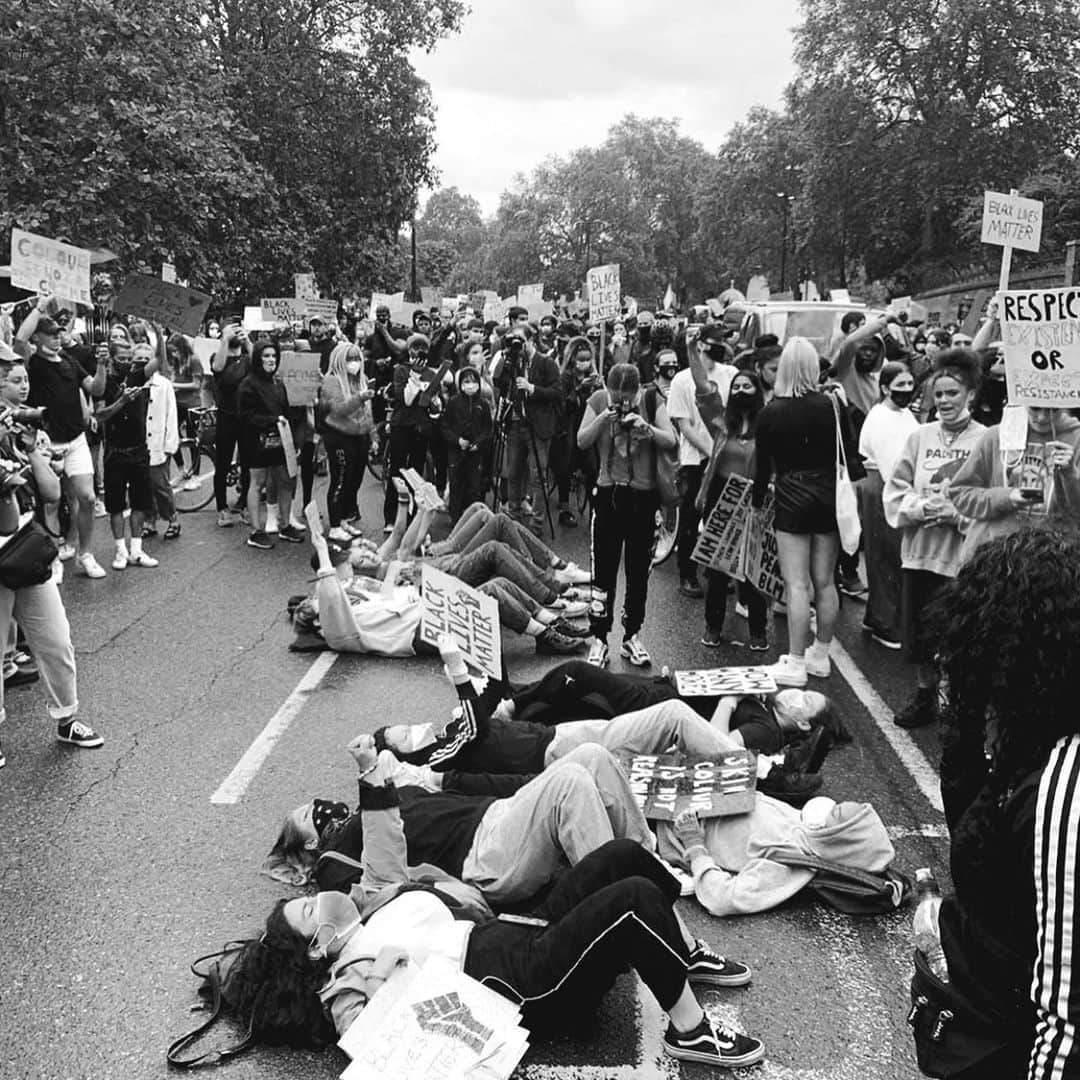 レオナ・ルイスのインスタグラム：「My heart has felt so heavy but yesterday’s march gave me a glimmer of hope. These were protests in the UK & America. What affects one affects all. Let’s keep shining this light #blacklivesmatter」