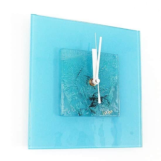 comb de shioさんのインスタグラム写真 - (comb de shioInstagram)「清々しいブルーの時計。 時計には珍しく、Isakoのサイン入りです。  #ブルーインテリア  時計から、アートのある生活、はじめませんか？  glass art clock by Isako TODA﻿ ﻿ #アートのある暮らし ﻿ ------------------------﻿ 【作品リスト】﻿ ﻿ ■ ﻿ ガラスアート時計・「Thin ice」  オンラインショップ掲載中です。﻿ 画像のタグ🏷からリンクしてます﻿ ﻿ ﻿ #combdeshio﻿ #コムデシオガラス ﻿ #コムデシオ ﻿ #ガラス作家杜多一菜子﻿ #三重県  #三重県津市  #インテリア好きな人と繋がりたい﻿ #インテリアデザイン﻿ #おしゃれインテリア #インテリアアート #壁掛けインテリア #おしゃれな部屋  #抽象画アート #寝室インテリア  #壁掛け時計 #ガラス時計 #新築祝いのプレゼント #結婚祝いのプレゼント  #おうち時間を楽しむアイテム ﻿ #artist  #interiorart #interiorartwork #artclock #glassclock #japanesecraft #clock」6月4日 13時33分 - comb_de_shio