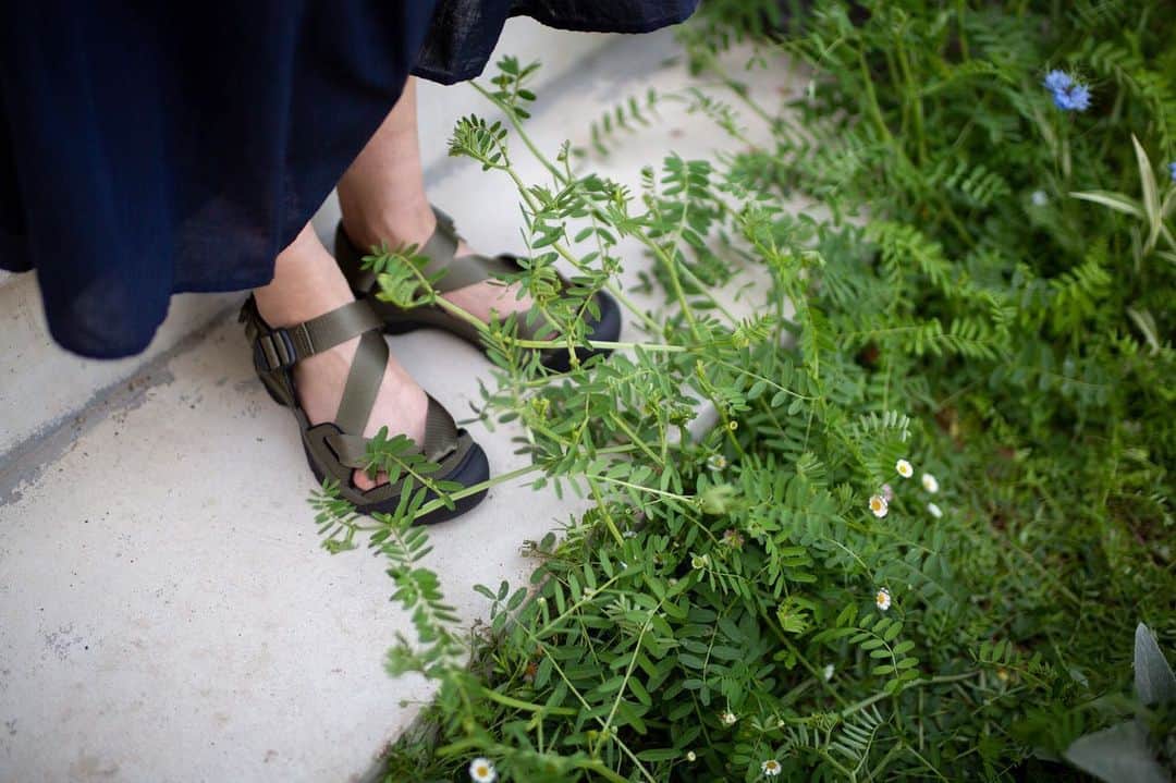 Naomiさんのインスタグラム写真 - (NaomiInstagram)「@keen_japan の　#zerraport2  色に惹かれてメンズにしたけれど、ワンピースとも相性がよくて嬉しい。  #Zerraport #DetoxOurPlanet #KEEN #キーン」6月4日 13時34分 - nao1223