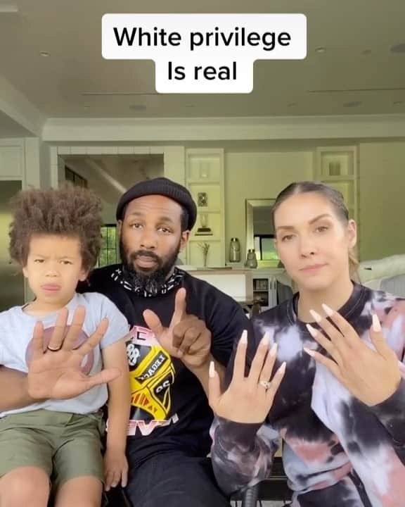 Average Parent Problemsのインスタグラム：「I got no fingers down. You? // Follow @allisonholker and @sir_twitch_a lot / Original sound created by @bigmammaofficial」