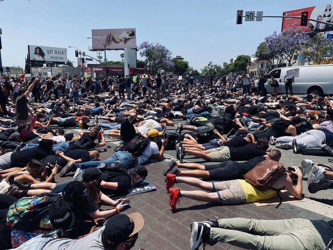 リリー・コリンズさんのインスタグラム写真 - (リリー・コリンズInstagram)「This movement is powerful. And necessary. It’s overdue. ⠀ ⠀ I am white, I am privileged. I will never experience what black people in America go through every single day, but I am listening and I am learning. I march with you and will fight with you. This is just the beginning, but it’s a small step towards changing the system. ⠀ ⠀ The layers of this fight are endless — but one layer we must talk about is passive racism. NOT saying something makes you part of the problem. Silence is violence. I have been part of the problem. I’m ashamed and embarrassed to admit this but recognizing it is important. And I understand that I need to try my best to rectify that now by moving through the shame and speaking up and out even if it makes people I know feel uncomfortable.⠀ ⠀ I have learned so much in the last few months and last few days about how problematic and dangerous being quiet and non-confrontational is. We have to be better allies. ⠀ ⠀ Now that we’re here, I keep asking myself and asking others: How do we move forward? How do I, as a white person, do better?⠀ ⠀ Educate yourself. Learn the history behind the outrage.⠀ ⠀ Be vocal. This can be on social media, this can be at protests — but that’s not all. The most impactful thing we can do right now is have meaningful conversations with our friends, family who might not understand the nuances of being anti- racist. Stand firm in that you are on the right side of this. ⠀ ⠀ Take action. Donate to causes that are working toward ending violence and working to undo the laws that hold up an very flawed system. Support black businesses. Support black creatives. I will add organizations I’m supporting in my stories if this is helpful as a jumping off point. ⠀ ⠀ We have failed in so many ways throughout the history of this country, and enough is enough. Don’t let your own shame silence you. ⠀ ⠀ With love, I urge you, as young people especially, to actively join in and help create change...」6月4日 9時10分 - lilyjcollins