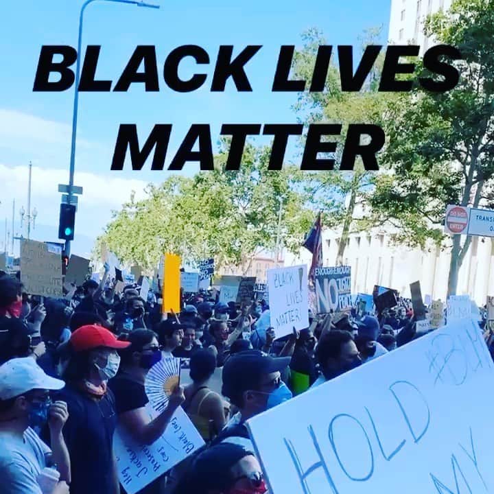 グループラブのインスタグラム：「We all have the power to stand up and fight injustice.  Enough is enough.  Get outside and protest and make your voice heard at the ballot box  @blmlosangeles」