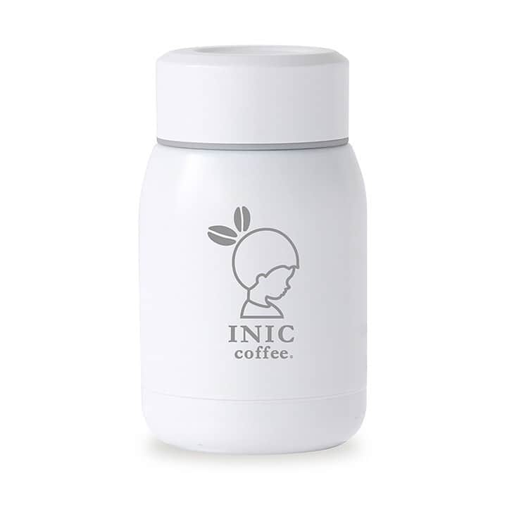 INIC coffeeさんのインスタグラム写真 - (INIC coffeeInstagram)「☆INIC MARKETの大人気商品、再入荷です！☆ . 昨年の冬の発売以来、大反響のカフアボトルが再入荷いたしました！ . カラーはホワイトとグレーの2色をご用意しています。 シックなグレーは、6月の父の日のプレゼントにもおすすめ。 . いつも頑張るお父さんへのプレゼントには、ボトルとコーヒーのセットはいかがでしょう？ コンパクトサイズのボトルなら、鞄にさっといれるのもよし、テレワークでデスクで飲むにもよし。 活用度も高くオススメですよ♩ ▼INIC カフアボトルグレー https://www.inic-market.com/fs/inicmarket/4573306863748 ▼INIC カフアボトルホワイト https://www.inic-market.com/fs/inicmarket/4573306863731 #iniccoffee #inic #イニック #イニックコーヒー #coffeetime#coffee_time #coffeelovers#coffeegram #5秒で本格コーヒー #おうちカフェ #丁寧な暮らし #イニックコーヒーのある生活 #マイボトル #おでかけ #外出  #父の日 #カフアボトル #qahwa」6月4日 10時15分 - iniccoffee