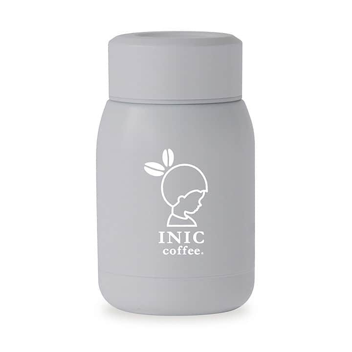 INIC coffeeさんのインスタグラム写真 - (INIC coffeeInstagram)「☆INIC MARKETの大人気商品、再入荷です！☆ . 昨年の冬の発売以来、大反響のカフアボトルが再入荷いたしました！ . カラーはホワイトとグレーの2色をご用意しています。 シックなグレーは、6月の父の日のプレゼントにもおすすめ。 . いつも頑張るお父さんへのプレゼントには、ボトルとコーヒーのセットはいかがでしょう？ コンパクトサイズのボトルなら、鞄にさっといれるのもよし、テレワークでデスクで飲むにもよし。 活用度も高くオススメですよ♩ ▼INIC カフアボトルグレー https://www.inic-market.com/fs/inicmarket/4573306863748 ▼INIC カフアボトルホワイト https://www.inic-market.com/fs/inicmarket/4573306863731 #iniccoffee #inic #イニック #イニックコーヒー #coffeetime#coffee_time #coffeelovers#coffeegram #5秒で本格コーヒー #おうちカフェ #丁寧な暮らし #イニックコーヒーのある生活 #マイボトル #おでかけ #外出  #父の日 #カフアボトル #qahwa」6月4日 10時15分 - iniccoffee