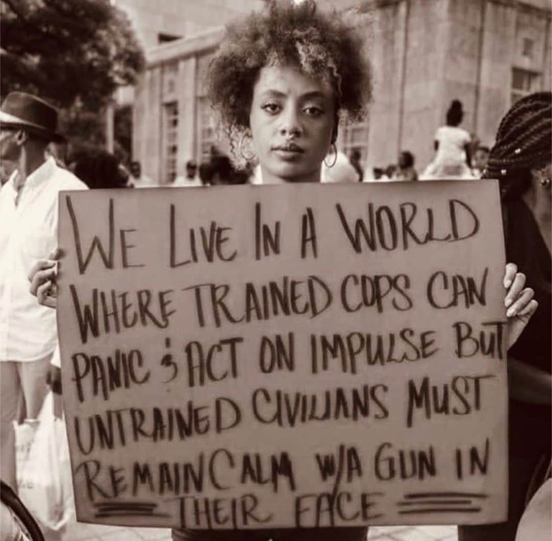 アダム・シャピロのインスタグラム：「If you’re criticizing the protests and not the murders, you’re focusing on the wrong thing. #blacklivesmatter✊🏿」