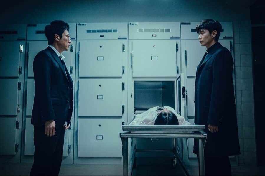 パク・シニャンのインスタグラム：「— [stills] ↳ 200604 first stills of new movie“ᴛʜʀᴇᴇ ᴅᴀʏs” (cr: weibo) — I can’t wait for the trailer guys! 😭❤️ — #박신양 #ParkShinYang #사흘 #영화사흘 #박신양x차승도 #이민기 #LeeMinKi」